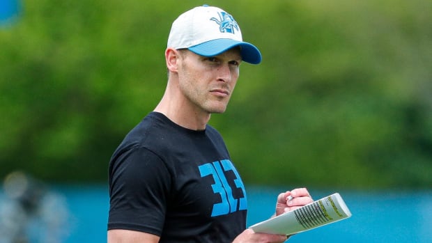 Lions offensive coordinator Ben Johnson watches practice